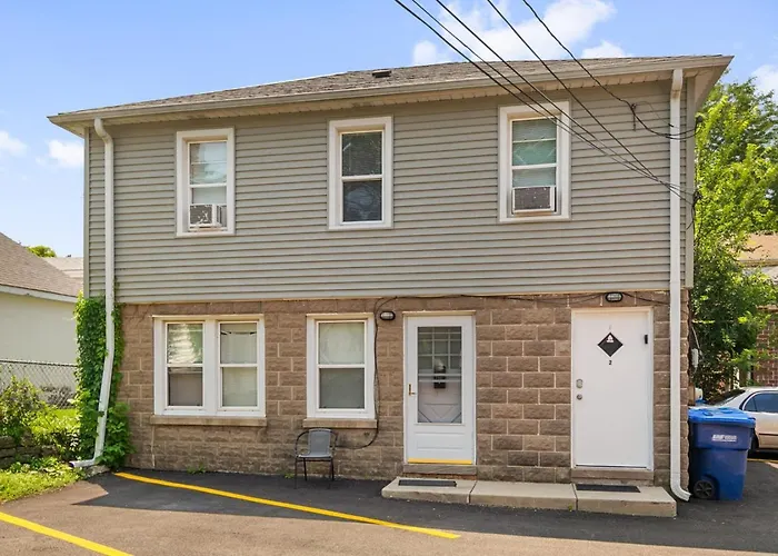 Cozy 2 Bed 2 Train Stops To The Naval Base Apartment