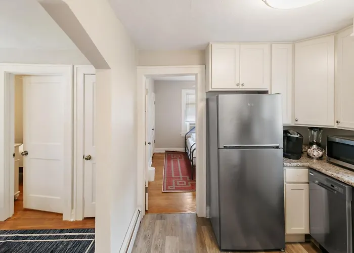 Cozy 2 Bed 2 Train Stops To The Naval Base Highwood
