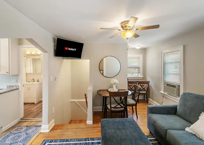 Cozy 2 Bed 2 Train Stops To The Naval Base Highwood